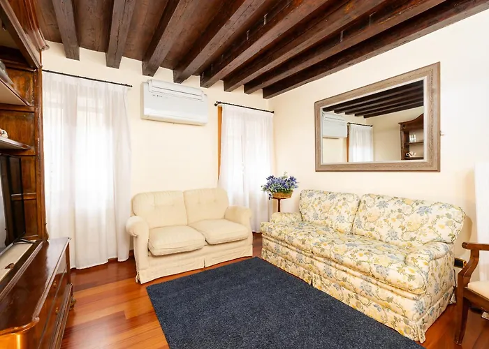 Venice Heaven Apartments San Marco 1 E 2, The Elegant Residence A Stone S Throw From St Mark S Square